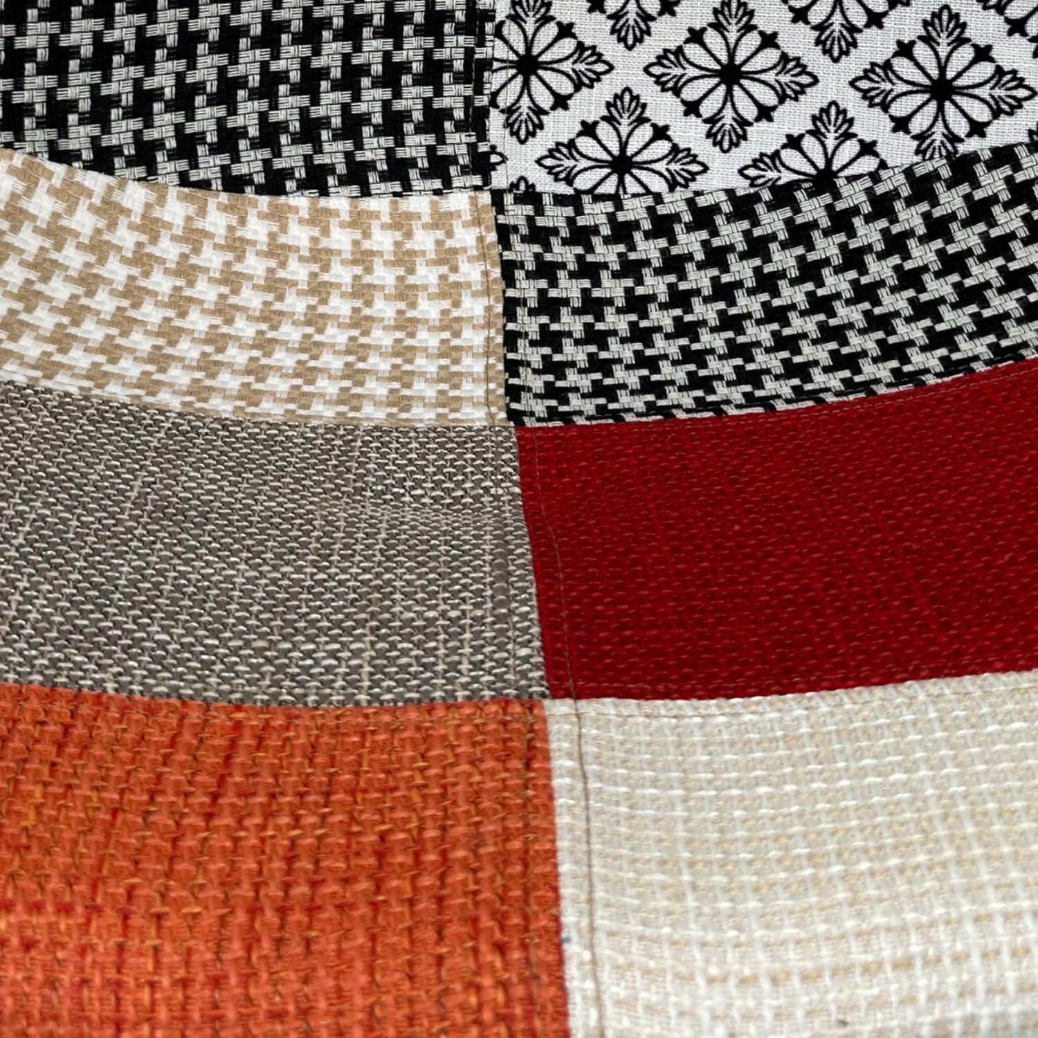 Entre Nos Home Comedor Prisma 4 Puestos | Mesa Vidrio y Sillas Patchwork - Image 3