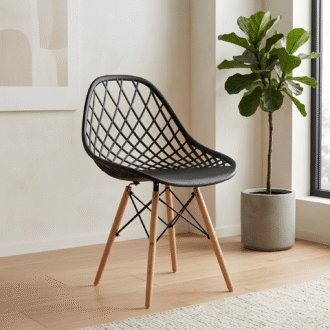 Silla de Diseño Sombra Negra | Asiento Rejilla y Madera Natural